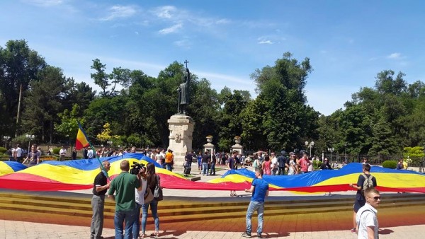 tricolor-la-straja-moldovei2