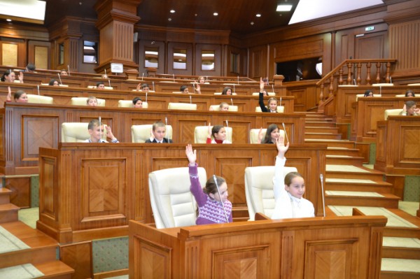 unirea-votata-in-parlamentul-de-la-chisinau